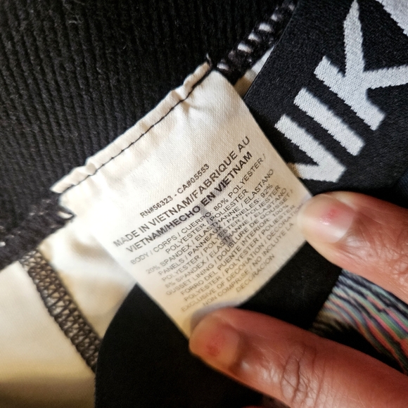 SOLD OUT 🩷 NIKE PRO Dri Fit Marbled Cropped Leggings - Picture 6 of 8